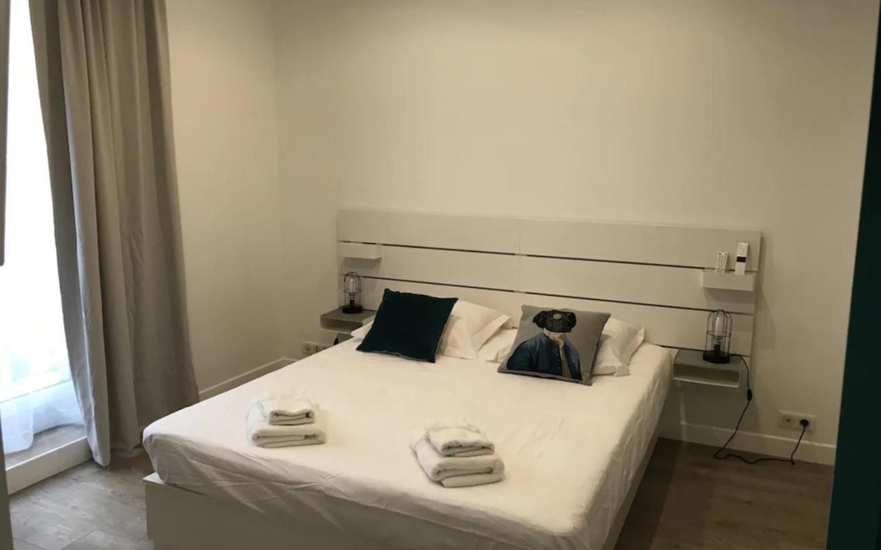 Elégant appartement dans le quartier Concorde à Parigi Esterno foto