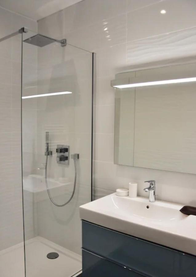 Elégant appartement dans le quartier Concorde à Parigi Esterno foto